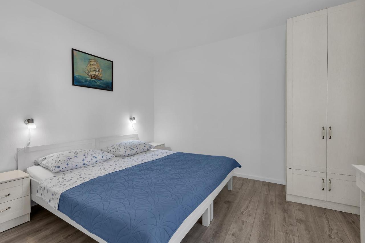 Apartments By The Sea Podgora, Makarska - 2596 Eksteriør billede